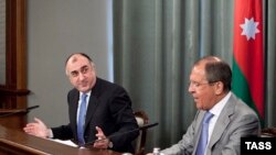 Russia -- Foreign Minister Sergei Lavrov (R) meets with his Azerbaijani counterpart Elmar Mammadyarov in Moscow, 21May2013