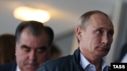 Путин ва ҳамтои тоҷикаш Эмомалӣ Раҳмон баъд аз тамошои бозии хоккей дар Минск. 25 майи соли 2014