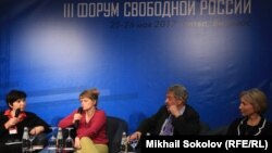  Элла Кесаева, Анастасия Кириленко, Александр Гольдфарб, Марина Литвиненко обсуждают кремлевский терроризм