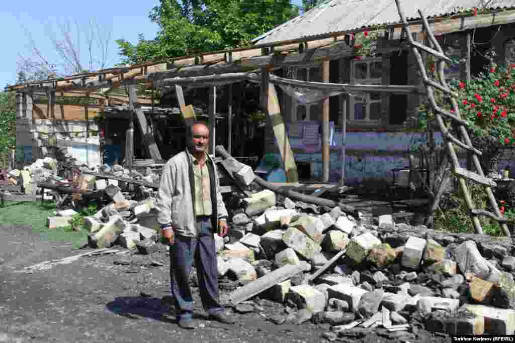 Qımır kəndində hasarı u&ccedil;muş ev