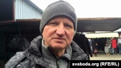 Гандляр на Гарадзкім рынку па вул. Тысячагодзьдзя ў Бялай-Падлясцы