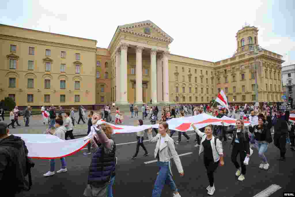 Пратэстоўцы каля КДБ Беларусі