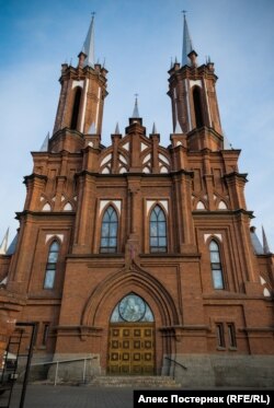 Здание католического собора Пресвятой Богородицы во Владивостоке