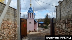 Вход в ставропигиальный мужской монастырь во имя преподобного Паисия Величковского