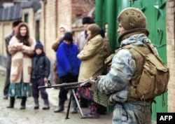 Российский военный в Чечне, февраль 2000 года