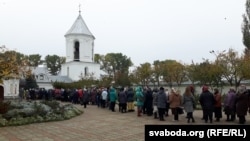 Вернікі ў манастыры чакалі мошчы сьвятой больш за дзьве гадзіны