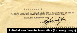 Подпісы Яна і Ларысы Геніюшаў, што азнаёміліся з рашэньнем. Друкуецца ўпершыню. Дакумэнты (3,4) прадастаўлены дзяржаўным раённым архівам г. Прахаціцэ са згоды дзяржаўнага абласнога архіву ў Тршэбані ( Státní okresní archiv Prachatice, fond ONV Prachatice, bezpečnostní referát, 1948, sign. IV/12a/2, vyhoštění osob - G ( Geniuš Ivan), nezpracovaný materiál).