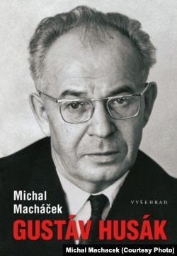 Обложка книги Михала Махачека "Густав Гусак". На фото - Гусак в 1968 году