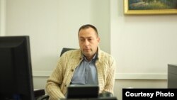 Константин Дорошок в депутатском кресле. Сентябрь 2015 года