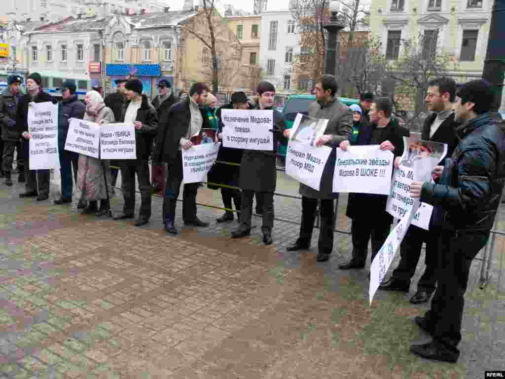 В Москве 15 января 2009 прошла акция протеста «Муса Медов в новой должности в Москве – плевок в сторону покойного М. Евлоева и ингушского народа». В конце декабря Муса Медов президентским указом был назначен главным инспектором МВД России.