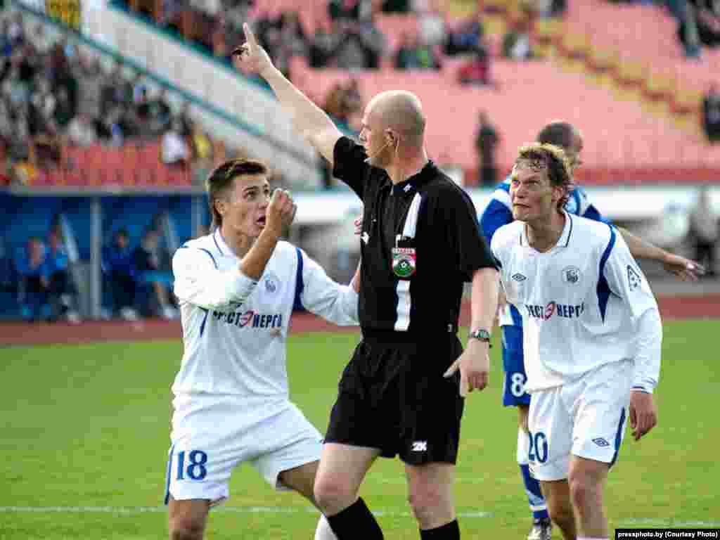 Спорт. II месца, Віктар Байкоўскі &nbsp; Напружаны момант. Футбольны матч &laquo;Дынама&raquo; (Берасьце) &ndash; &laquo;Дынама&raquo; (Менск). Берасьцейскі стадыён.