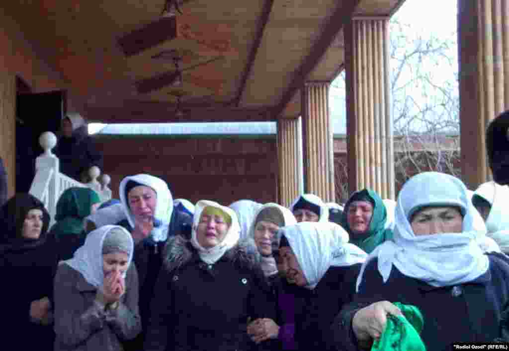 Tajikistan -- Funeral Faiziniso Vohidova, tajik famous human rights defender, Bobojon Ghafurov district, 4Jan2019