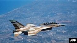 Israilin F16 təyyarələrinin təlim uçuşundan kadrlar