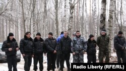 Охранники преграждают дорогу защитникам Химкинского леса, 12 апреля 2011 г