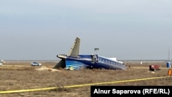 Ақтау қаласының маңына 25 желтоқсанда Azerbaijan Airlines әуекомпаниясының Embraer E190 жолаушы ұшағы құлаған жер. Ұшақтағы 67 адамның 38-і қаза тапқан. Маңғыстау облысы, 27 желтоқсан, 2024 жыл.