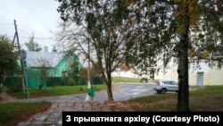 Кацярына Карпіцкая выходзіць з турмы на Акрэсьціна