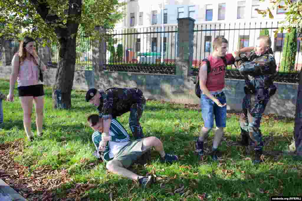 Пасьля забралі яшчэ і яго сябра.