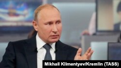 Владимир Путин на прямой линии