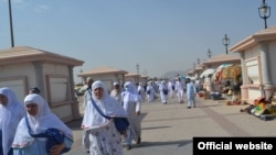 Saudi -- Tajiks in Hajj, Mecca, 16Oct2014