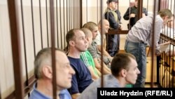 У Баранавічах ідзе суд у справе аб крадзяжы і гандлі зброяй. На лаве падсудных 10 чалавек