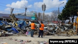 Демонтаж объектов на рынке, расположенном по улице Козлова в Симферополе, 11 апреля 2017 года