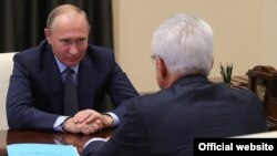 Встреча президента России Владимира Путина с врио главы Дагестана Владимиром Васильевым, 4 декабря 2017 года