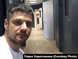 Павел Харитоненко после задержания за баннер против поправок к Конституции в полиции, январь 2020 года