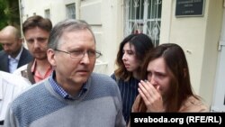 Андрэй Галавач на волі пасьля апраўдальнага выраку суду. 19 ліпеня 2019 года.