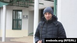 Сяржук Бахун каля суду Івацэвіцкага раёну